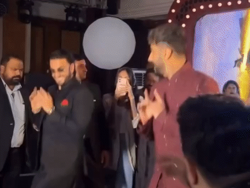 रणवीर और अर्जुन के स्टेप्स देखकर फैंस को उनकी पुरानी ऑन-स्क्रीन जोड़ी याद आ गई।