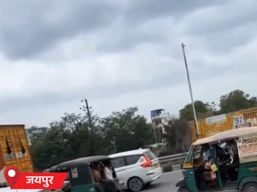 जयपुर में दिनभर बादल छाए रहे। कुछ इलाकों में हल्की बारिश भी हुई।