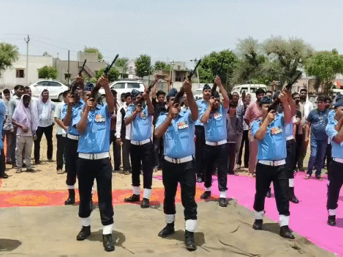 अंतिम संस्कार से पहले अग्निवीर को गार्ड ऑफ ऑनर दिया गया।