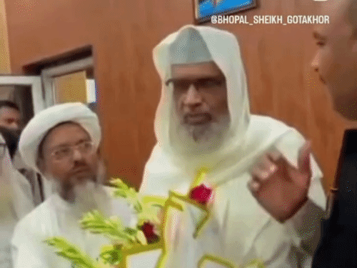 भोपाल में सोमवार को वक्फ बोर्ड के अध्यक्ष डॉ. सनवर पटेल का स्वागत किया गया था।