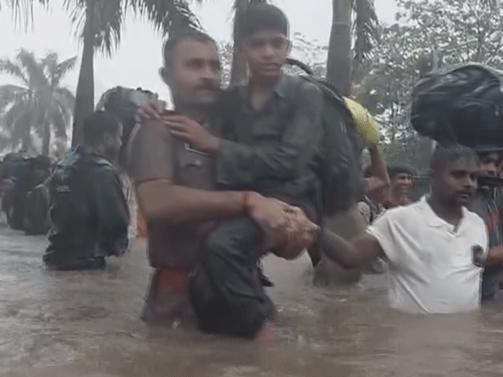 सूरत में बाढ़ वाले इलाकों से लोगों को रेस्क्यू कर सुरक्षित जगहों पर पहुंचाया गया।