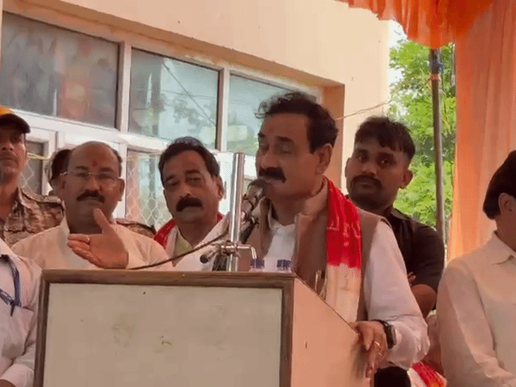 पूर्व गृह मंत्री नरोत्तम मिश्रा लगातार क्षेत्र में प्रचार में जुटे हुए हैं.