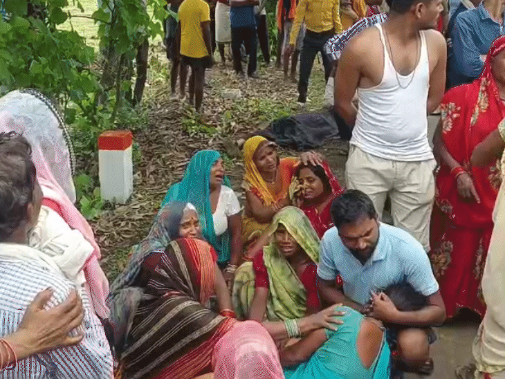 अपने बेटे को खोने वाले परिजन गमगीन हैं