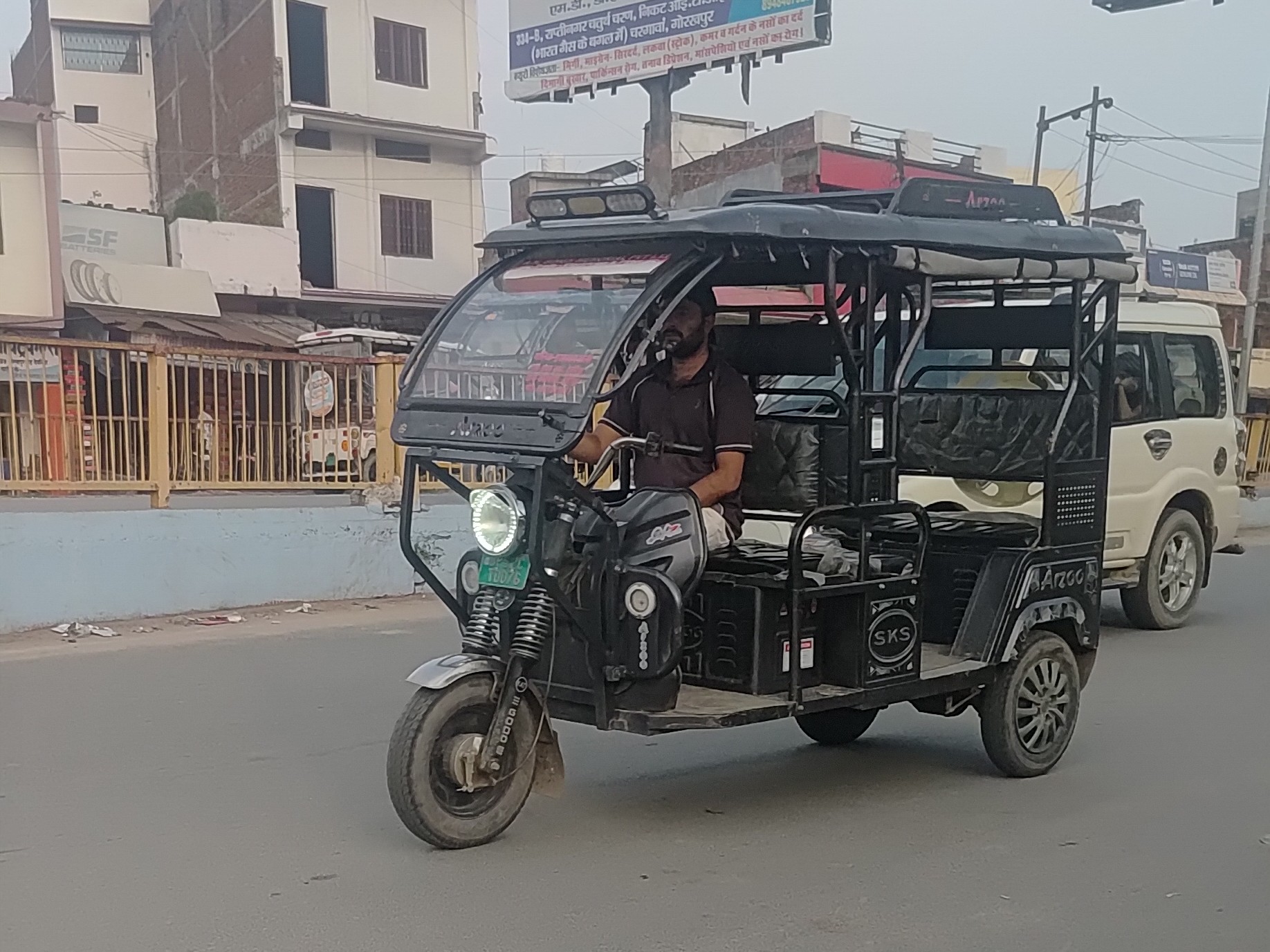 Qr Code On Rickshaw Deoria Police QR Code Initiative | E-Rickshaw Passenger Safety Stronger