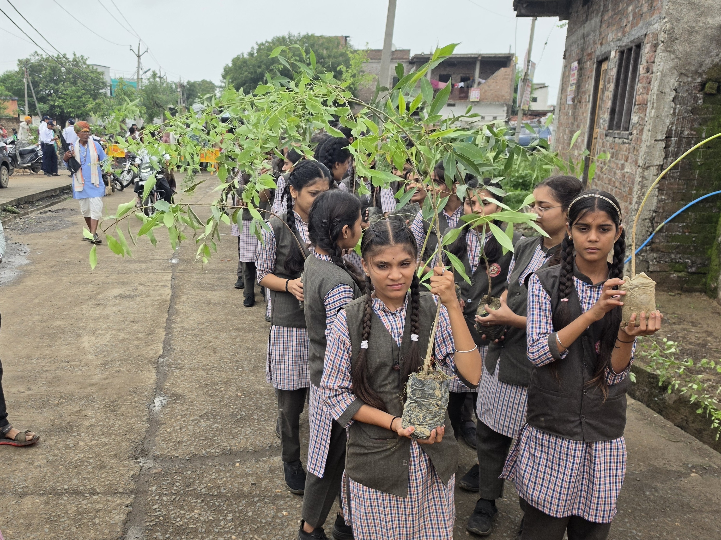 कार्यक्रम के बाद 'एक पौधा मां के नाम' अभियान के तहत 4 लाख पौधे लगाए गए.
