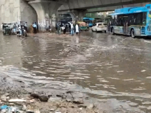 MP Rain Flood Deaths; Surat 19 Fatalities | Ajmer House Collapse