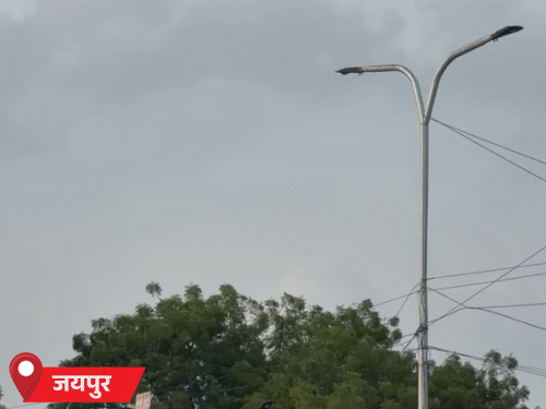 जयपुर में गुरुवार को दिनभर बादलों की आवाजाही बनी रही, जिससे लोगों को भीषण गर्मी और उमस से काफी राहत मिली।