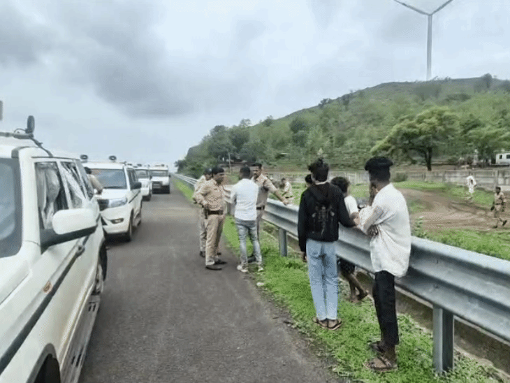 पुलिस ने तीनों युवकों के बयान दर्ज किए हैं।