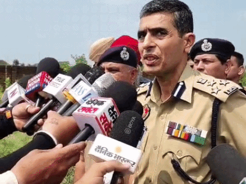 जालंधर के पुलिस कमिश्नर सतिंदर सिंह ने कहा कि हमारे पास स्पेशल इन्फॉर्मेशन थी, उसके तहत CIA स्टाफ ने नाका लगाया था।