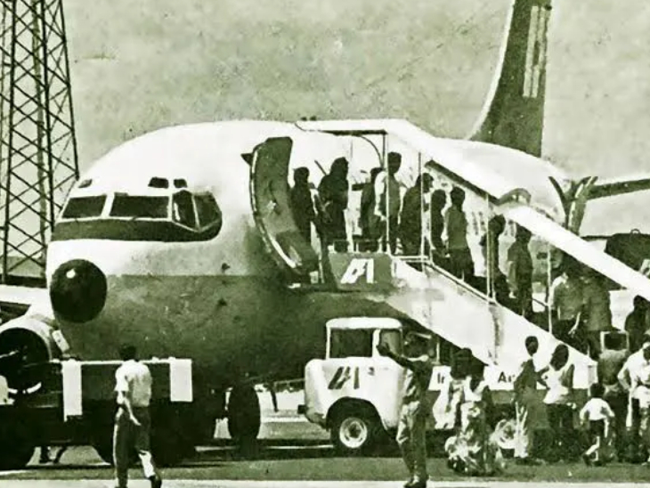भारत का गंगा विमान जिसे 1971 में कश्मीरी लड़कों ने हाईजैक किया था।