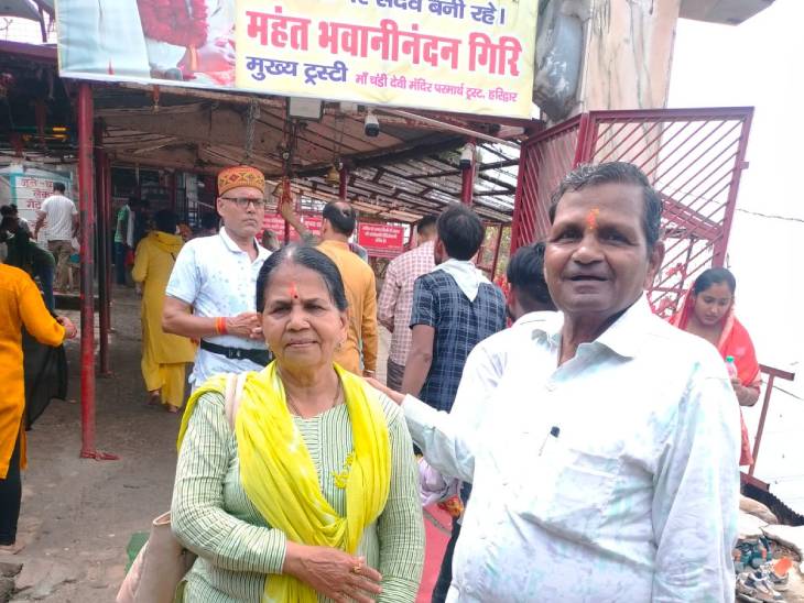 चार धाम यात्रा के दौरान चंद्रप्रकाश (चंदू) गुप्ता और उनकी पत्नी निर्मला ने कई स्थानों पर तस्वीरें ली थीं.