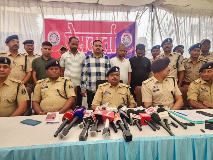 शिक्षकों से ठगी के 5 आरोपियों को अंबिकापुर, जशपुर और सारंगढ़ से गिरफ्तार किया है।