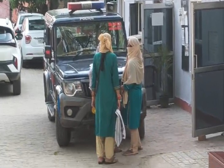 पीड़ित युवती की शिकायत पर पुलिस ने FIR दर्ज की थी