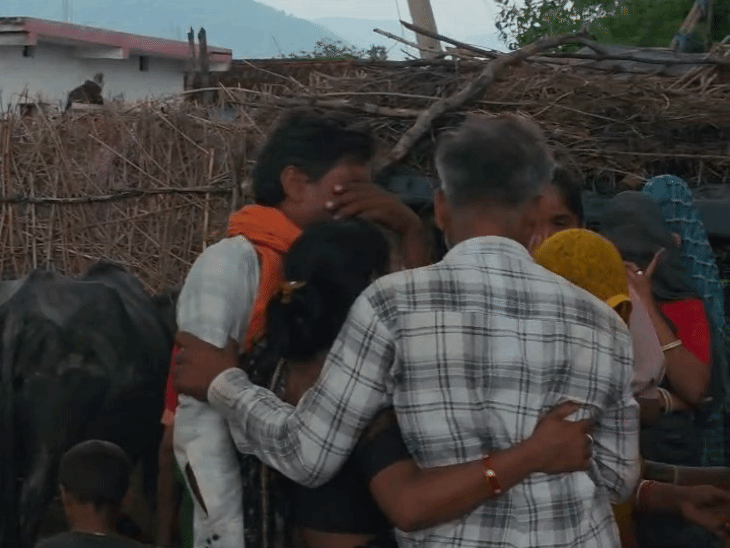 बेटे का शव पहुंचते ही परिजन बिलख पड़े।