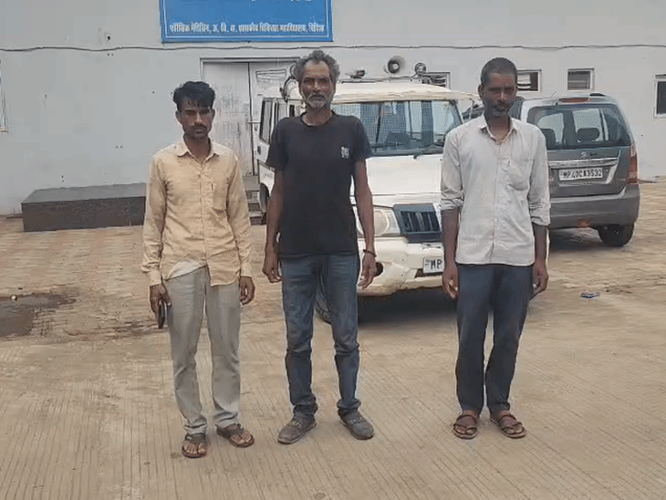 आकाश के परिवार का कहना है कि उसकी पत्नी उसे परेशान कर रही थी.