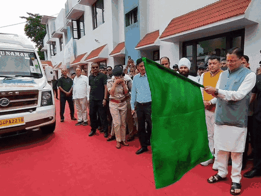 5 जुलाई को टनकपुर से कैलाश मानसरोवर यात्रा के पहले दल को हरी झंडी दिखाकर रवाना करते हुए सीएम पुष्कर सिंह धामी।