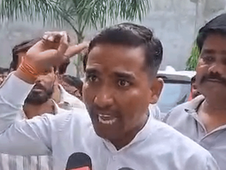 टिकट न मिलने से नाराज एक कार्यकर्ता ने इसे नरोत्तम मिश्रा की उपेक्षा बताया है.