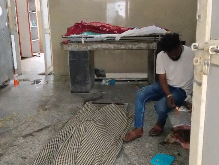 पोस्टमार्टम रिपोर्ट में बच्चे के सिर पर अंदरूनी चोट और खून का थक्का जमने की बात सामने आई है।