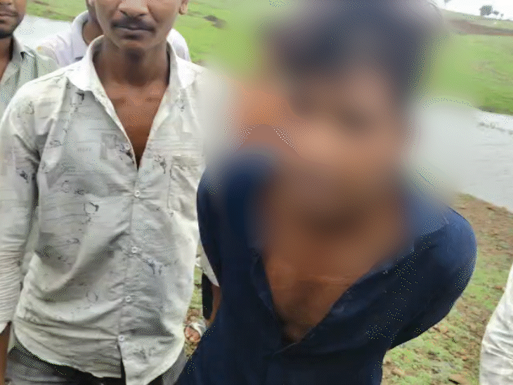 पुलिस वीडियो के आधार पर पिटाई करने वालों की पहचान कर रही है।