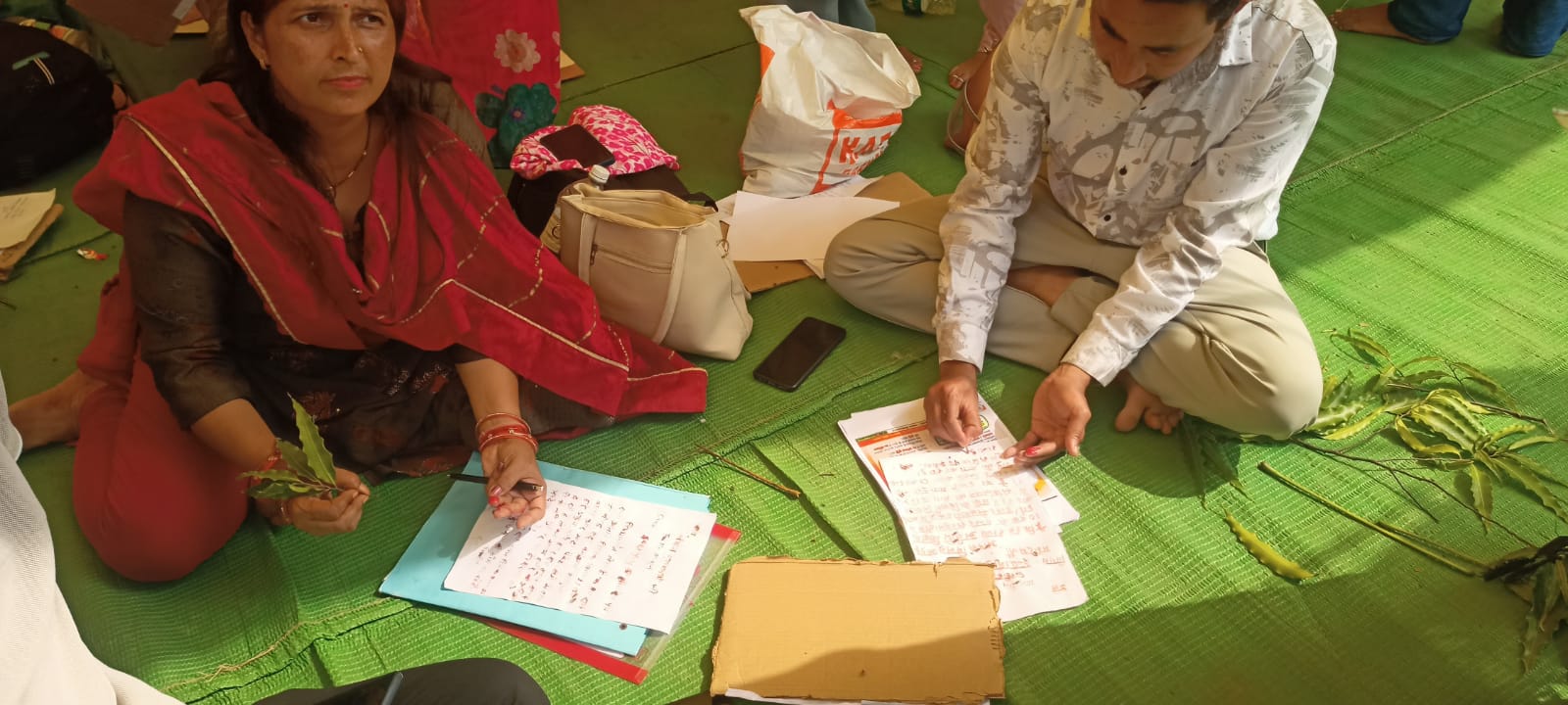 अतिथि शिक्षकों ने खून से पत्र लिखकर मांगी इच्छा मृत्यु।
