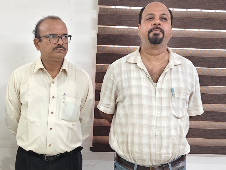 पुलिस ने बीएसपी के GM हिमांशु भूषण मलिक (54) और AGM मनोज कुमार देवांगन (58) को गिरफ्तार किया है।