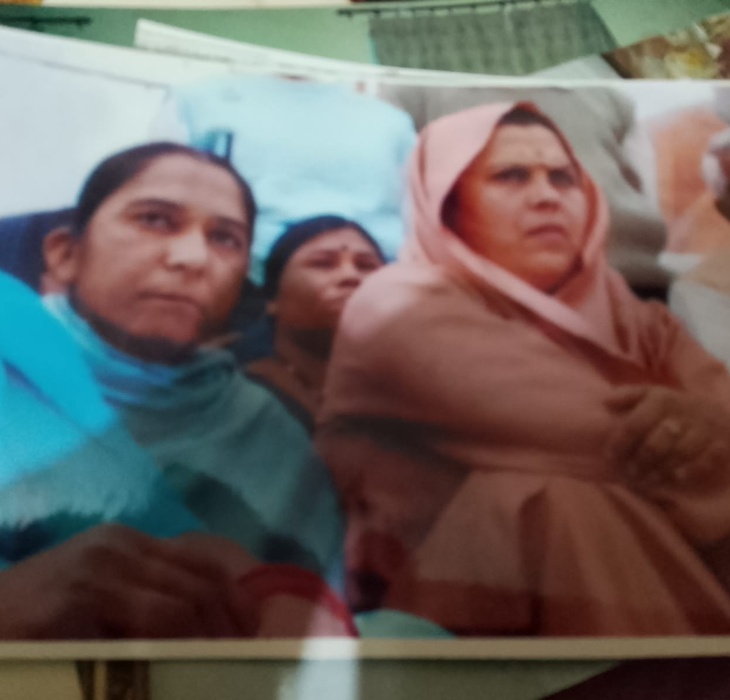 पूर्व मुख्यमंत्री उमा भारती उन्हें प्यार से 'बिल्ली' बुलाती हैं।