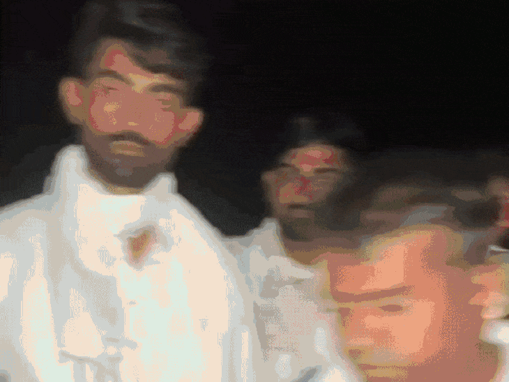 ग्रामीणों और वन्यजीव प्रेमियों ने 2 किलोमीटर पीछा किया।