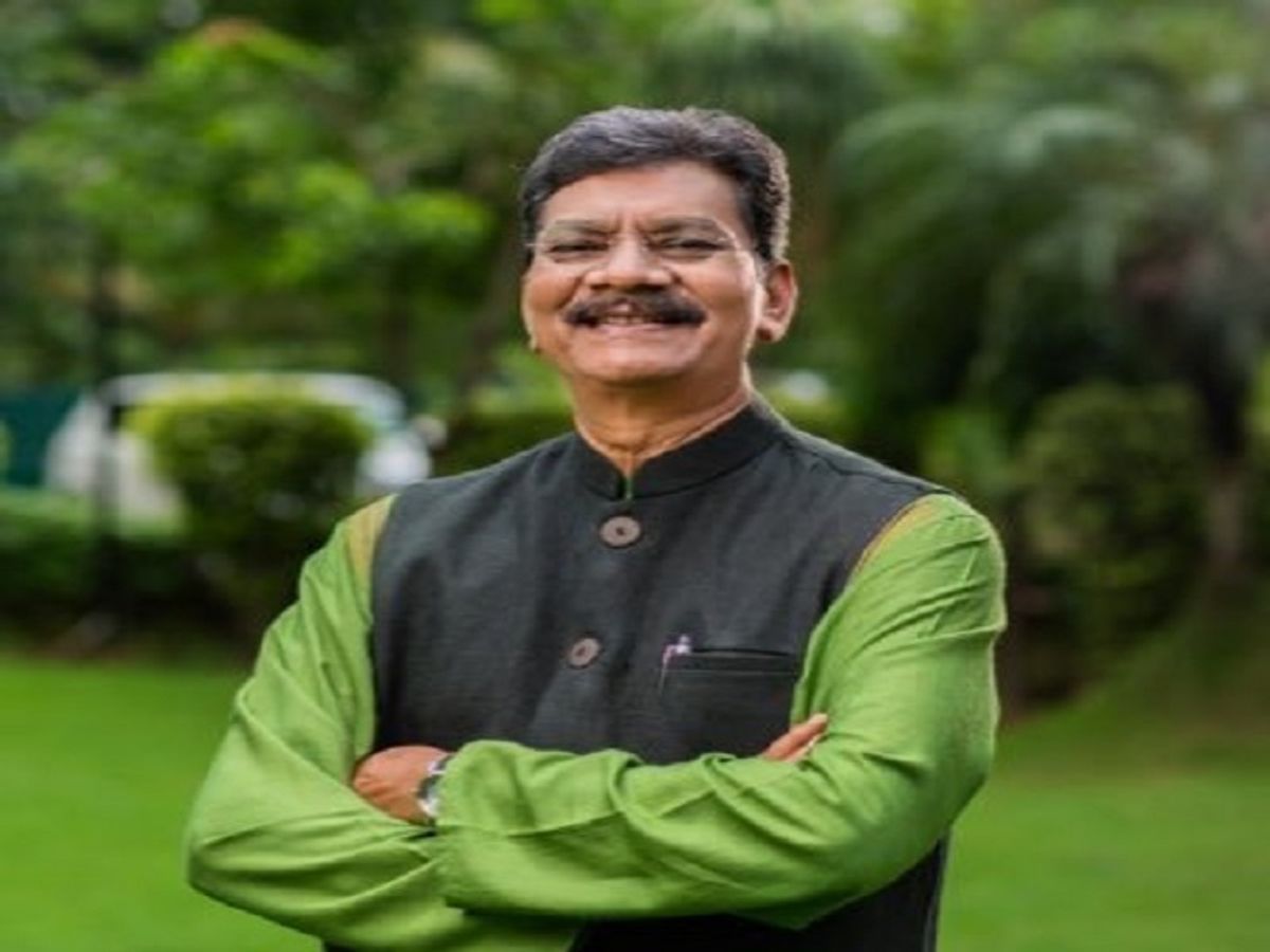 नेता प्रतिपक्ष के बंगले पर रखी गई है बैठक।