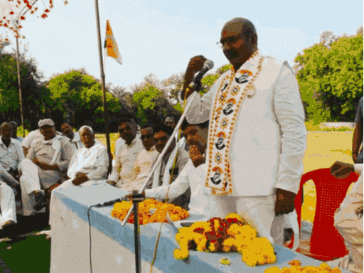 घनश्याम सिंह दतिया राजघराने के मुखिया हैं, जिन्हें कांग्रेस ने प्रत्याशी बनाया है। दतिया में जश्न का माहौल।