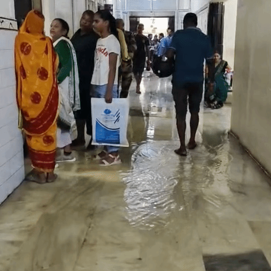 बारिश का पानी कई डॉक्टरों के चेंबर तक पहुंच गया।