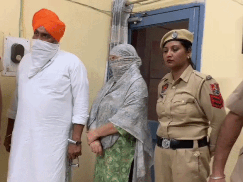 पुलिस ने आरोपी पति-पत्नी को गिरफ्तार कर लिया है।