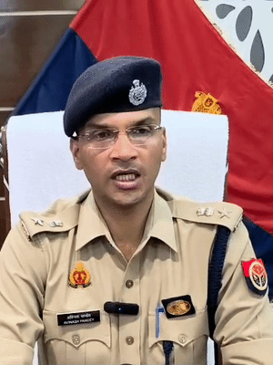 एसएसपी अविनाश पांडेय ने कहा- मेरा कोई विरोधी नहीं है। कुछ लोग सिर्फ मुझसे नाराज हैं, इसलिए मैंने उनसे दो पौधे लगाने की अपील की है।