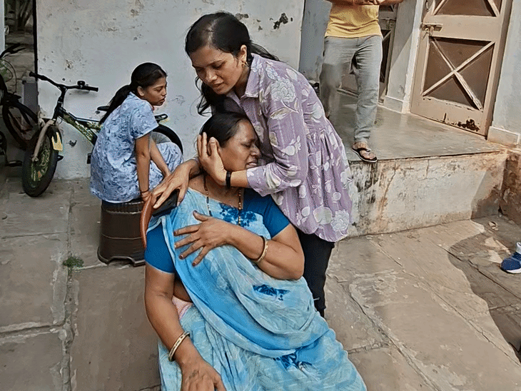 घटना के बाद परिजनों का रो-रोकर बुरा हाल है।
