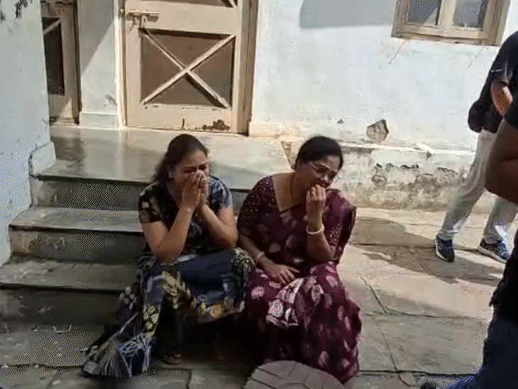 महिला के परिवार का आरोप है कि दामाद उनकी बेटी के साथ मारपीट करता था