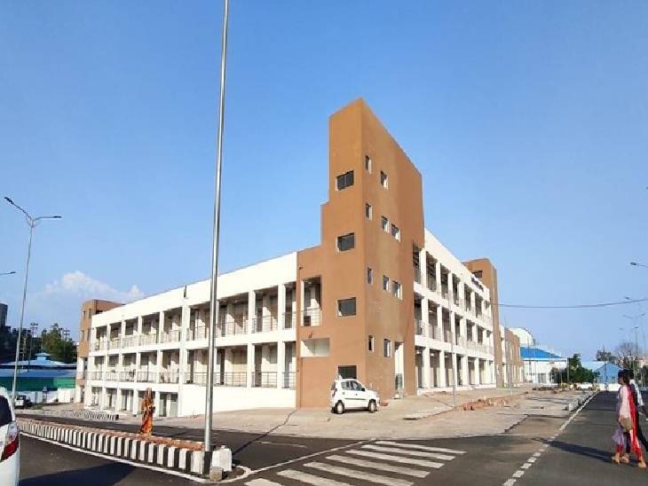 स्मार्ट सिटी क्षेत्र में हाट बाजार बनाया गया है, इसे लेकर विधायक के कई सवाल हैं.