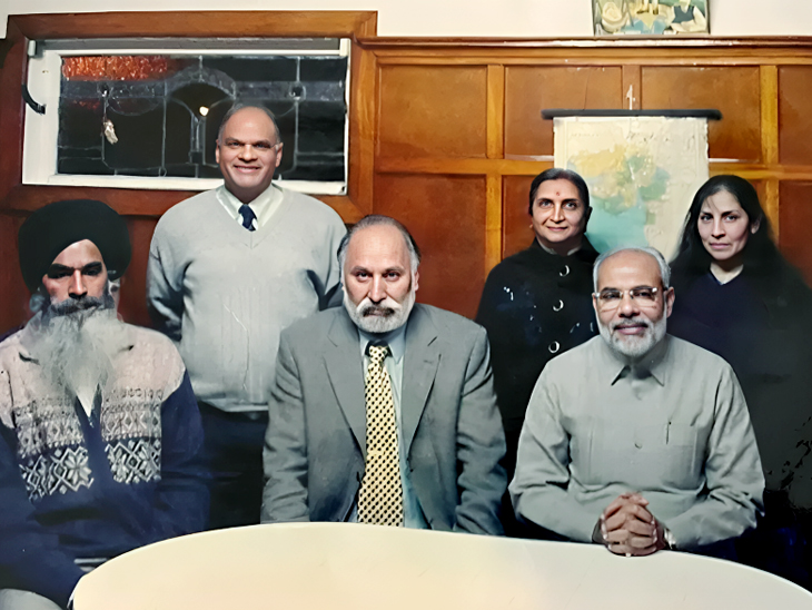 सरकारी मीडिया संस्थान रेडियो न्यूजीलैंड (RNZ) की रिपोर्ट के मुताबिक, नरेंद्र मोदी 2001 में बीजेपी नेता के तौर पर न्यूजीलैंड गए थे। वेलिंगटन में उन्होंने सरकारी प्रतिनिधियों से मुलाकात की थी। यह दौरा उनके CM बनने से कुछ महीने पहले हुआ था।