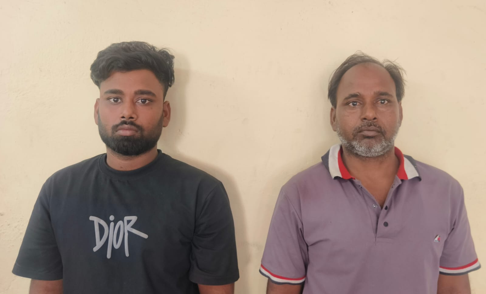 गिरफ्तार आरोपी बाप-बेटे रवि और रमेश।