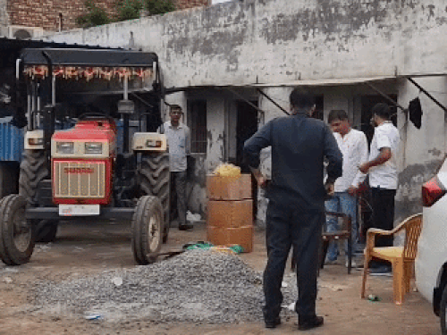 रोहतक की संयुक्त टीम ने की सील; 1.22 लाख QR कोड बरामद|रोहतक,Rohtak - Dainik Bhaskar