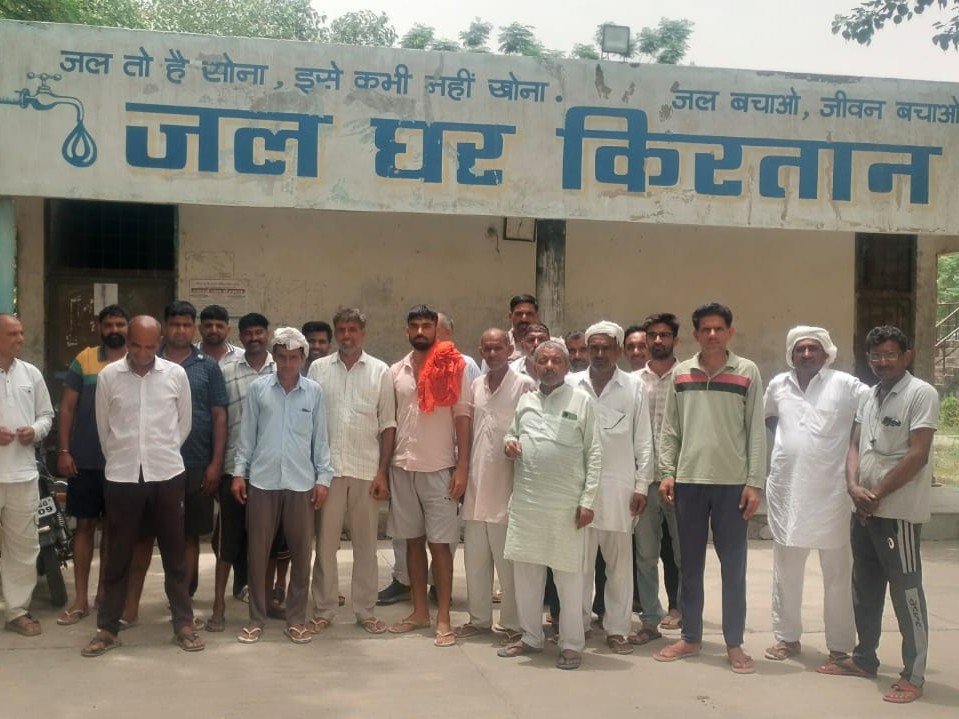 6 गांवों में पानी का संकट गहराया, ग्रामीणों ने जलघर पर ताला लगाया|बालसमंद,Balsamand - Dainik Bhaskar