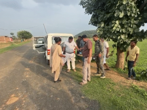 चप्पल और अन्य सबूत कलेक्ट किए गए।