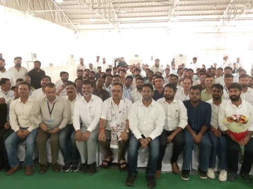 सीएमआर में बड़ी संख्या में सचिवालय सेवा से जुड़े अधिकारी और कर्मचारी मौजूद रहे।