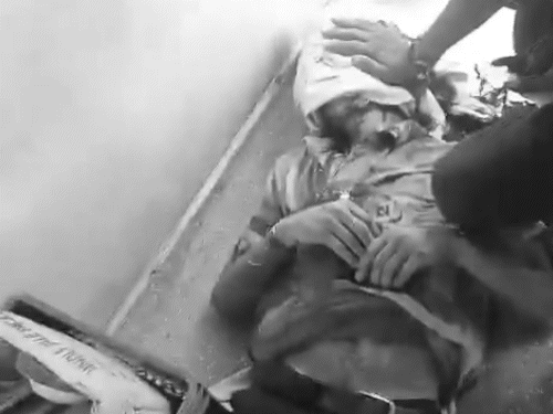 दर्द से कराहते कर्मचारी का वीडियो.