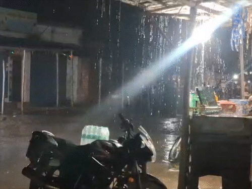 सुपौल में बीती रात मौसम बदल गया। जिले में तेज बारिश शुरू हो गई।