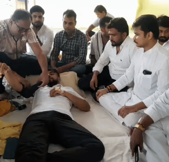 तबीयत खराब होने पर डॉक्टर पहुंचे थे।