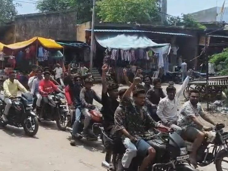 महिला से गैंगरेप के बाद बाइक रैली, नगर बंद कराया:  जयस का गुस्सा फूटा; डॉक्टर बोले – प्राइवेट पार्ट पर गंभीर चोट, निर्भया जैसी बर्बरता – alirajpur News