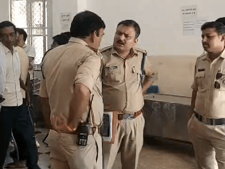 महाराजपुरा पुलिस ने शव को कब्जे में लेकर मर्ग कायम किया।