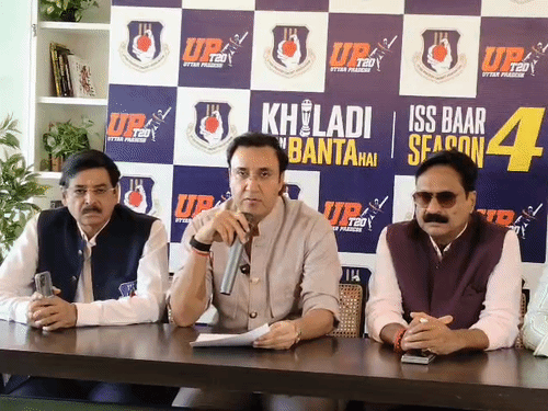 यूपी टी-20 सीजन-4 को लेकर चेयरमैन डॉ. संजय कपूर प्रेस कॉन्फ्रेंस करते हुए।