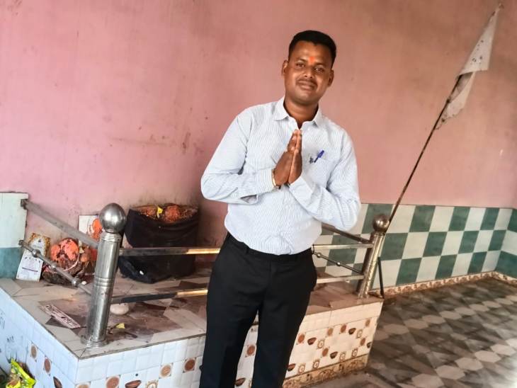 मैकेनिक महेश दास मानिकपुरी की फाइल फोटो।