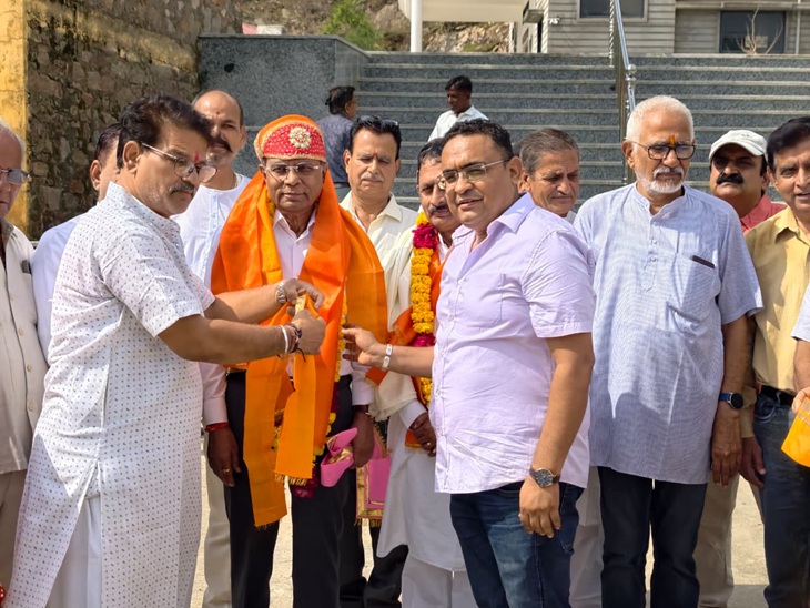 सत्यनारायण श्रीमाली का श्रीमाली समाज और संस्कार भवन ट्रस्ट की ओर से स्वागत किया गया।