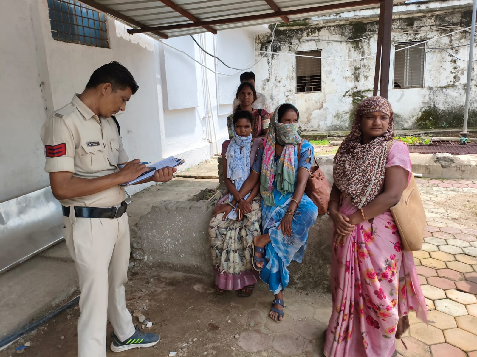 पीएम के बाद शव परिजन को सौंप दिया गया है।
